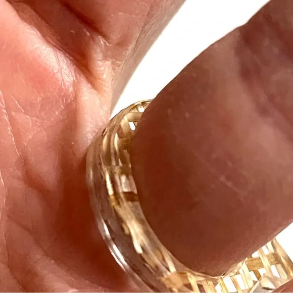 Chic Artist Designed Woven Gold-Tone Resin Ring New - Picture 4 of 9